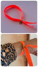 Afbeelding in Gallery-weergave laden, Neon oranje armband
