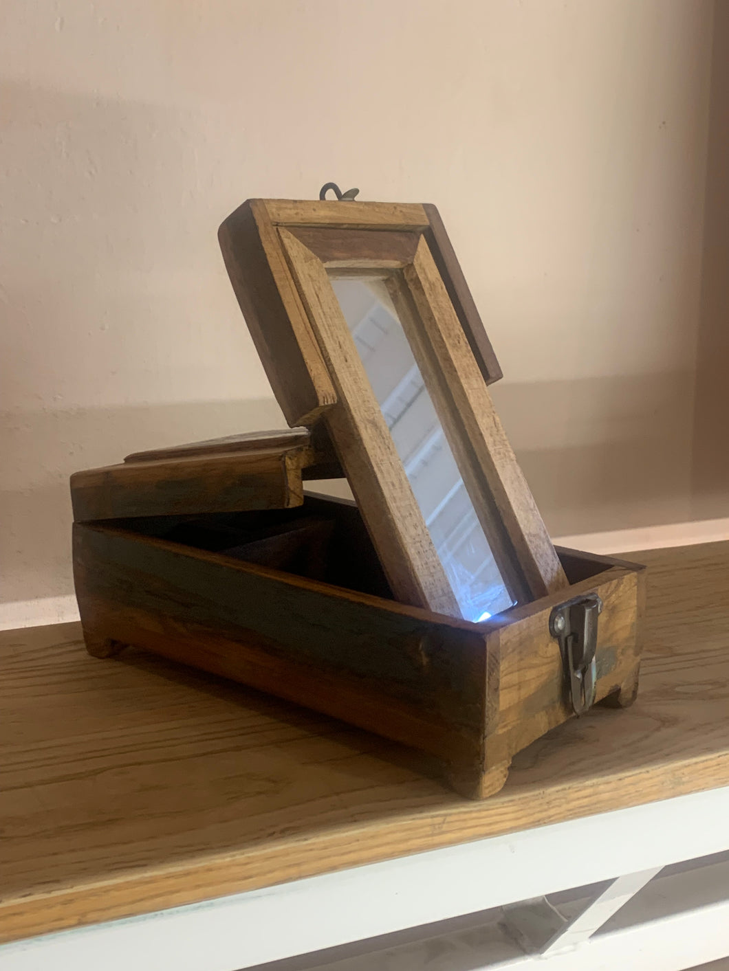 Houten scheerdoos met inklapbare spiegel