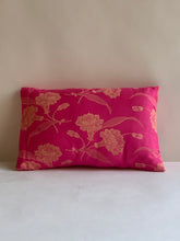 Afbeelding in Gallery-weergave laden, Kussen damast Roze
